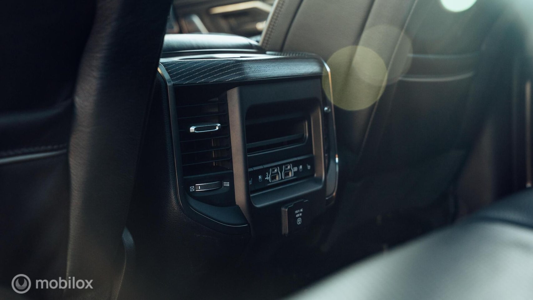 Dodge Ram 1500 - 4X4 5.7 V8 4x4 Crew Cab - AutoWereld.nl