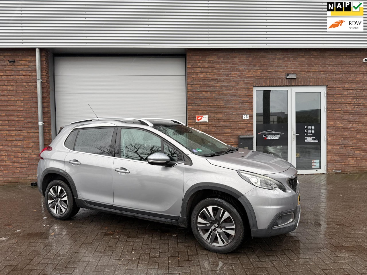Peugeot 2008 - 1.2 PureTech Allure|PANO|NAVI|NIEUWE APK|AIRCO - AutoWereld.nl