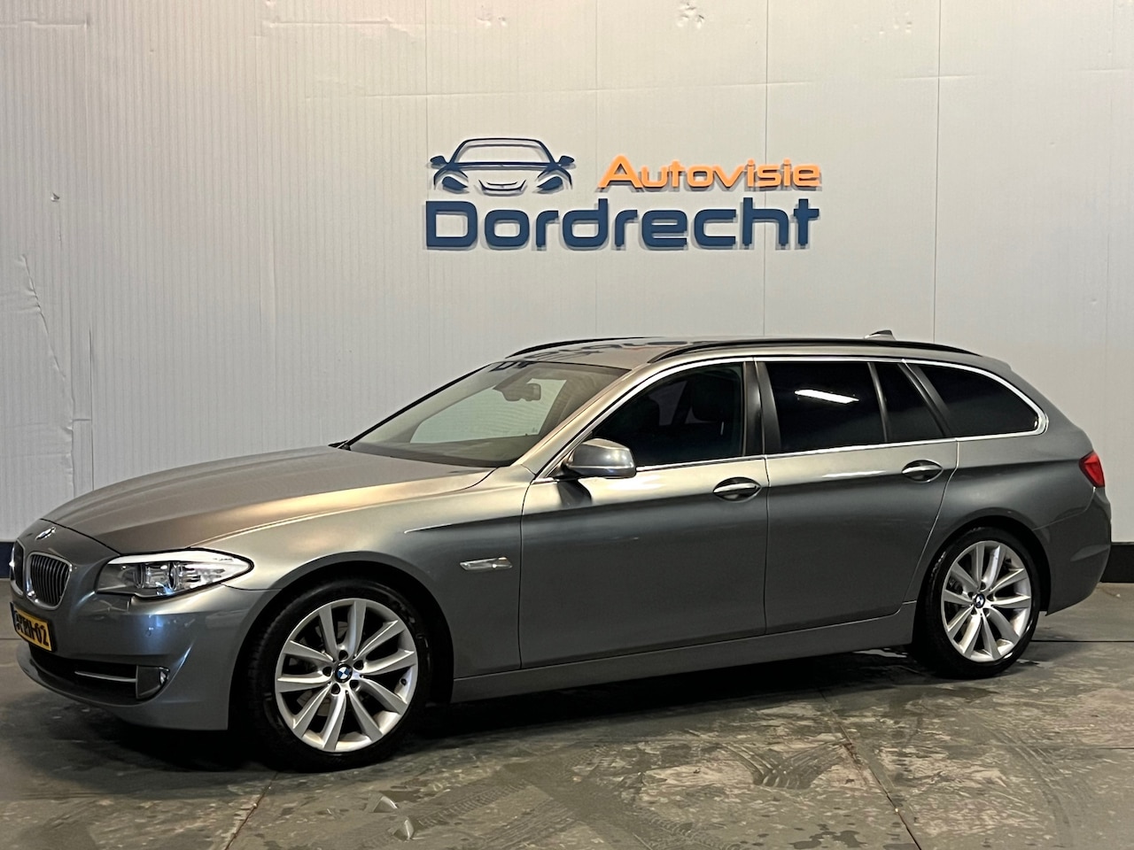 BMW 5-serie Touring - 523i High Executive|Navi|PDC|Leder|Led|Stoel Verw|Goed Onderhouden - AutoWereld.nl