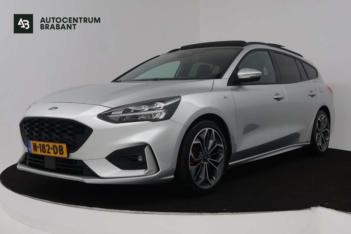 Ford Focus Wagon - 1.0 EcoBoost Hybrid Vignale (PANORAMADAK, STOEL/STUUR VERWARMING, ACHTERUITRIJCAMERA, LANE - AutoWereld.nl