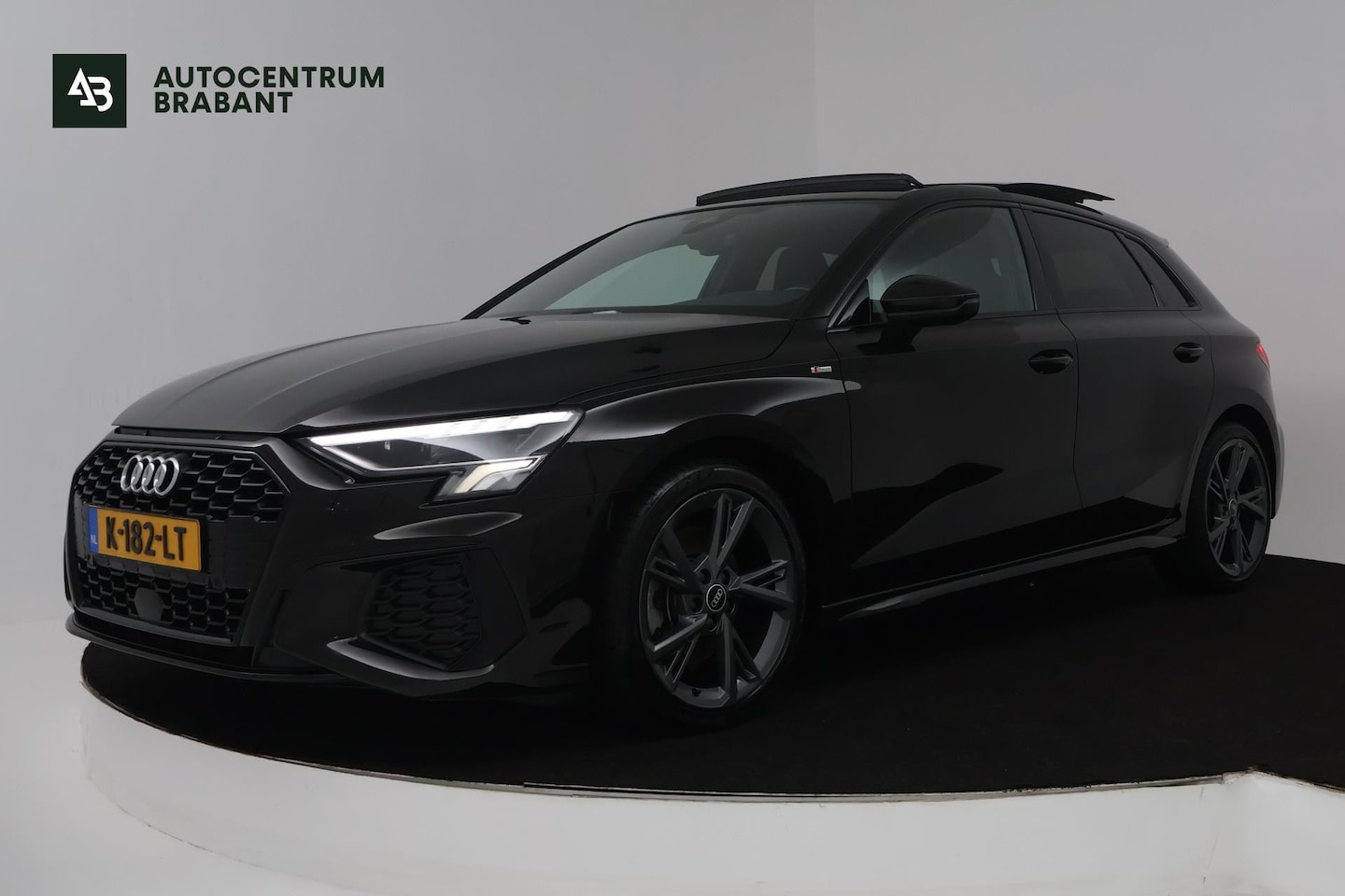 Audi A3 Sportback - 30 TFSI S edition (PANORAMADAK, LANE-ASSIST, CRUISE CONTROL, PARKEERSENSOREN, NAVIGATIE) - AutoWereld.nl