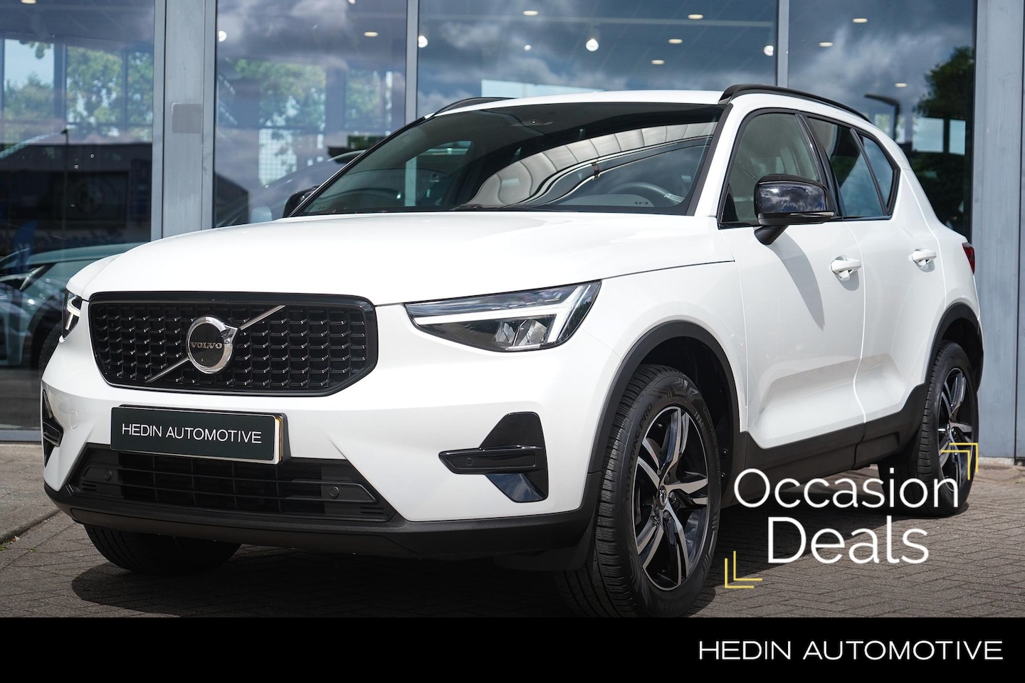 Volvo XC40 - 2.0 B4 Plus Dark | 2.000 kg trekgewicht! |  Trekhaak elektrisch | Adaptieve Cruise Control - AutoWereld.nl