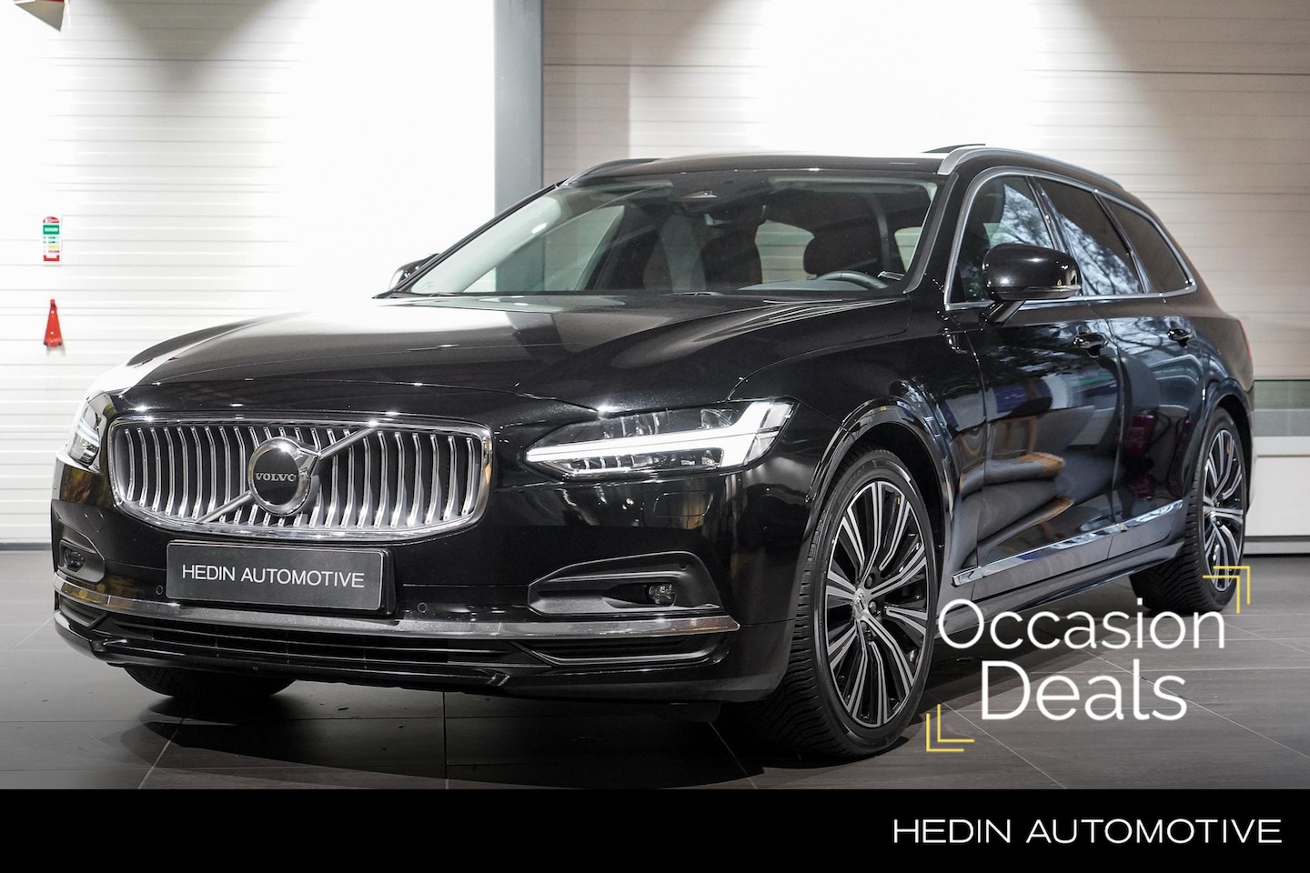 Volvo V90 - B5 Ultimate Dark | Panoramadak | Lederen Bekleding | Parkeerverwarming | Trekhaak semi ele - AutoWereld.nl