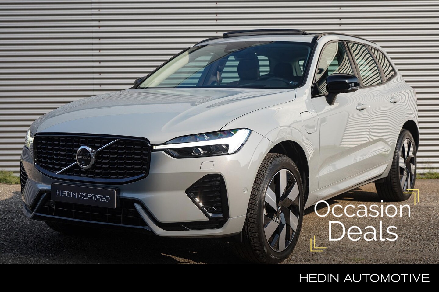 Volvo XC60 - T6 Plug-in hybrid AWD Ultra Dark | 2250 kg Trekgewicht| Luchtvering | Pano. dak | Head-up - AutoWereld.nl