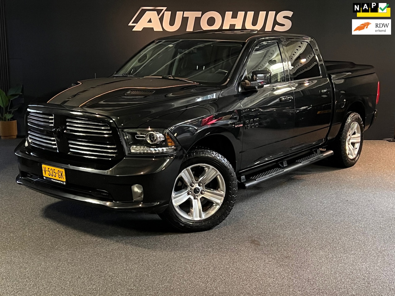 Dodge Ram 1500 - 5.7 V8 Quad Cab 6'4 BTW Auto Dakraam/ Alpine Sound/ Leder/ Stoelventilatie/ Stuurverwarmin - AutoWereld.nl
