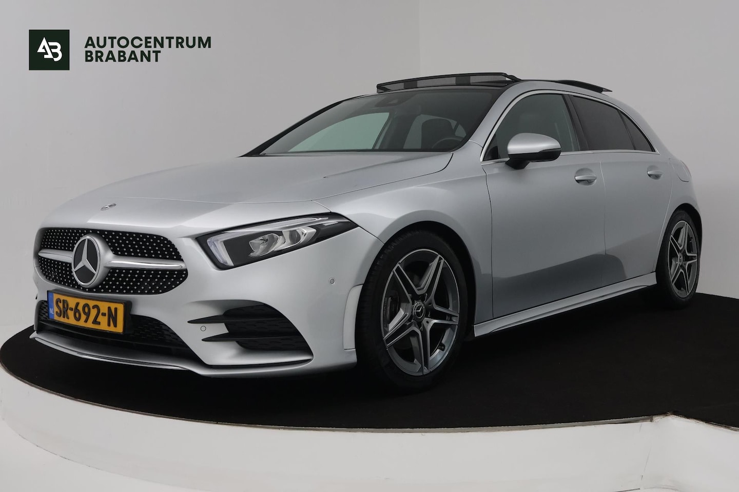 Mercedes-Benz A-klasse - 200 Business Solution AMG (PANORAMADAK, SFEERVERLICHTING, PARKEERSENSOREN, STOELVERWARMING - AutoWereld.nl