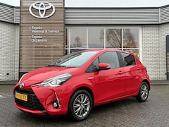 Toyota Yaris - 1.5 HYBRID DYNAMIC APPLE/ANDROID 15" LM-VELGEN KEYLESS CRUISE CAMERA CLIMA NL-AUTO DEALER