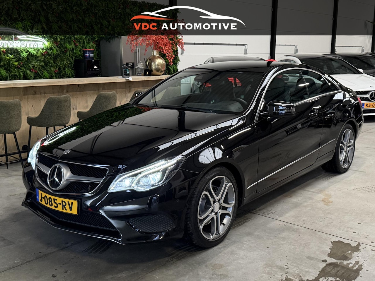 Mercedes-Benz E-klasse Coupé - 200 CGI Aut Distronic | Stoelverwarming | Comand | DAB | Spiegelpakket | Dealer Onderhoude - AutoWereld.nl