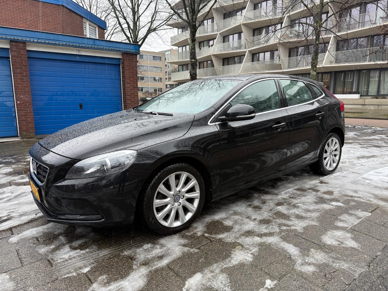 Volvo V40 - 2.0 T3 R-Design Leder Cruise Camera Black Ed - AutoWereld.nl