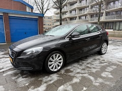 Volvo V40 - 2.0 T3 R-Design Leder Cruise Camera Black Ed