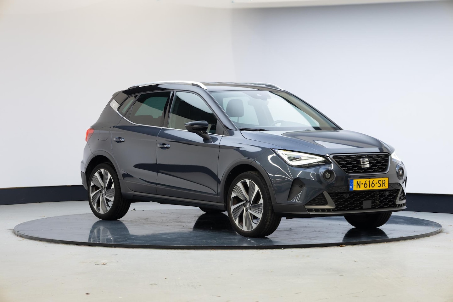 SEAT Arona - 1.0 TSI FR Business Intense | nieuw model | 18 inch | Led koplampen | Achteruitrijcamera | - AutoWereld.nl