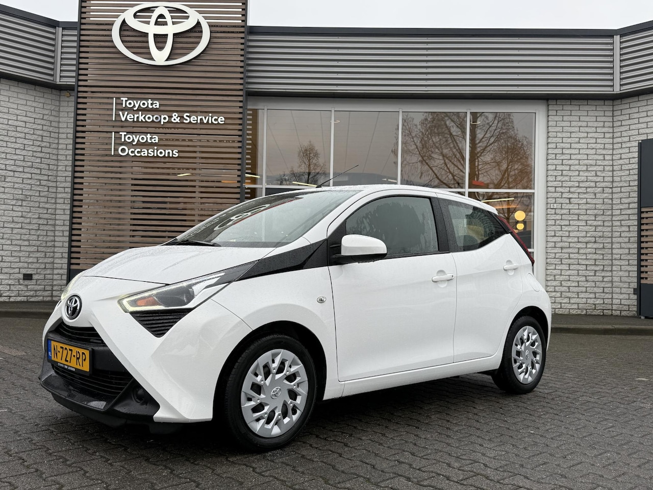Toyota Aygo X - X-PLAY APPLE/ANDROID AIRCO CAMERA DAB+ EL-RAMEN NL-AUTO DEALER-ONDERHOUDEN - AutoWereld.nl