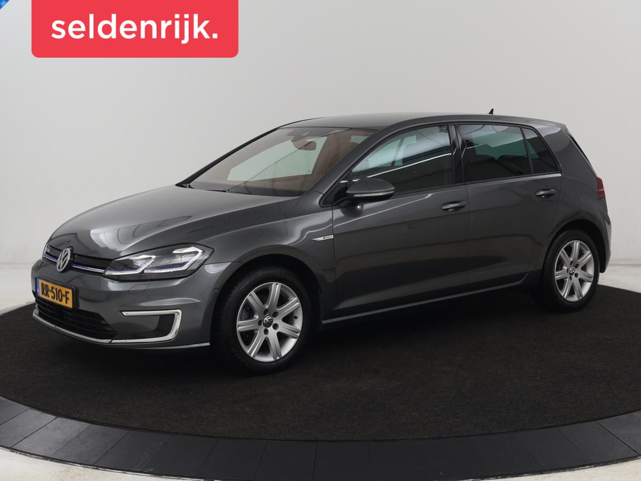 Volkswagen e-Golf - E-Golf | Origineel NL | Leder | Stoelverwarming | Warmtepomp | Trekhaak | Camera | Adaptiv - AutoWereld.nl