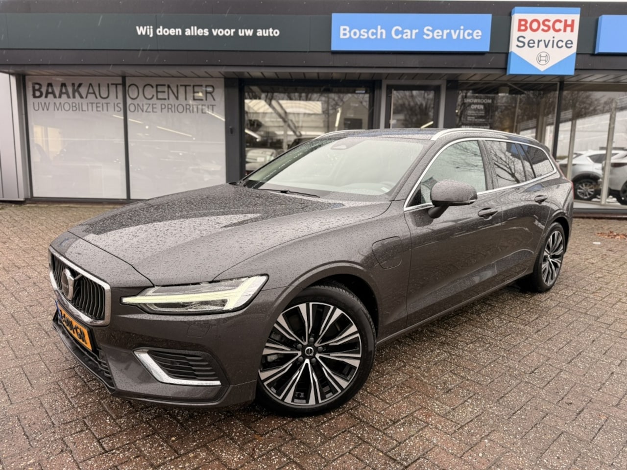 Volvo V60 - 2.0 T8 AWD Plus Bright | Trekhaak | Panoramadak - AutoWereld.nl