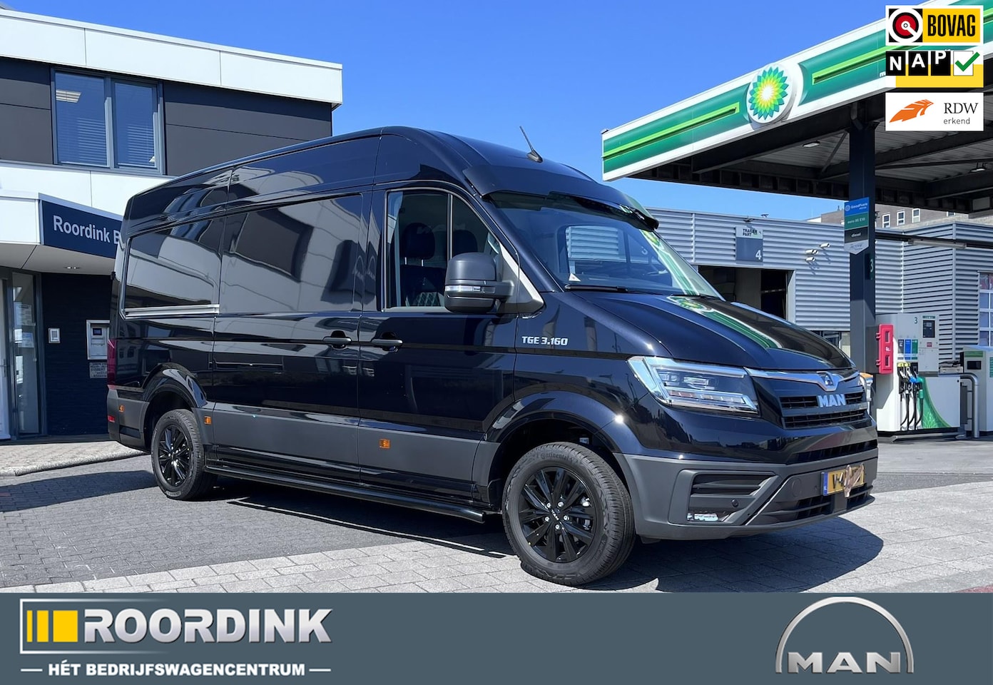 MAN TGE - 3.160 RWD Black Lion 3500 kg AHW Gewicht, Achterwielaandrijving, Lederen bekleding, sideba - AutoWereld.nl