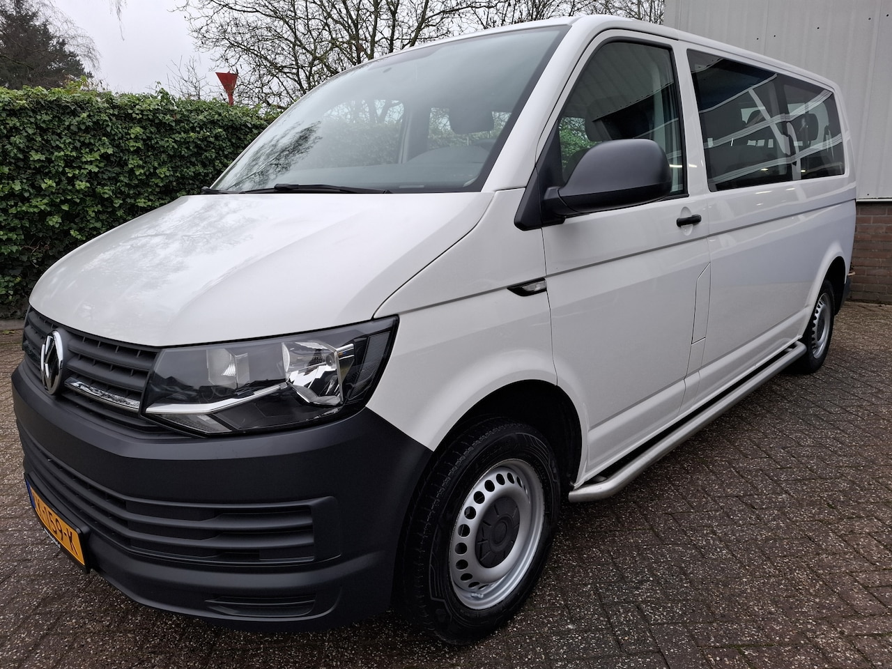 Volkswagen Transporter Kombi - 2.0 TSI L2H1 22385.- INCL BTW 9-PERSOONS BENZINE 150PK - AutoWereld.nl
