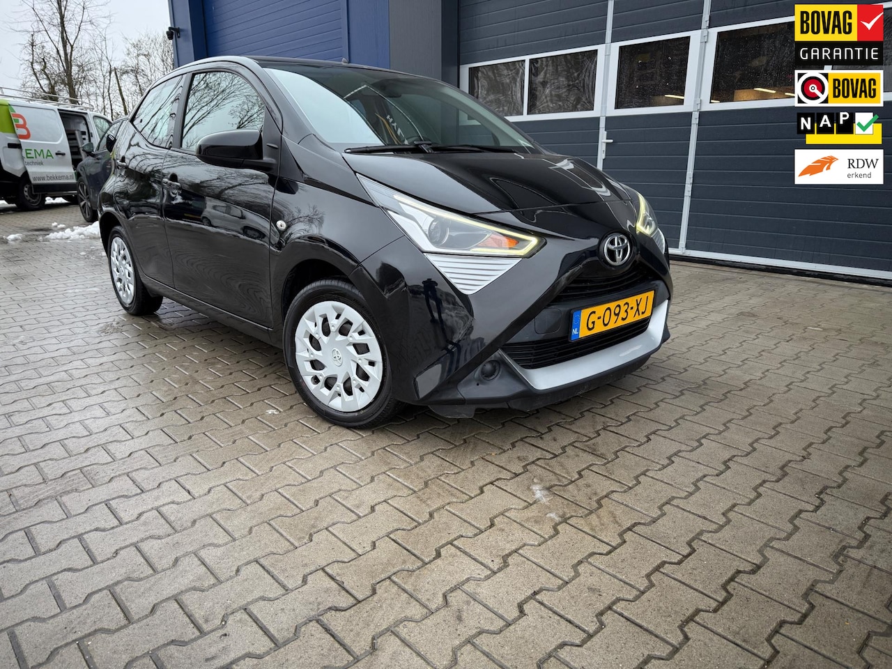 Toyota Aygo - 1.0 VVT-i x-play CAMERA CARPLAY - AutoWereld.nl