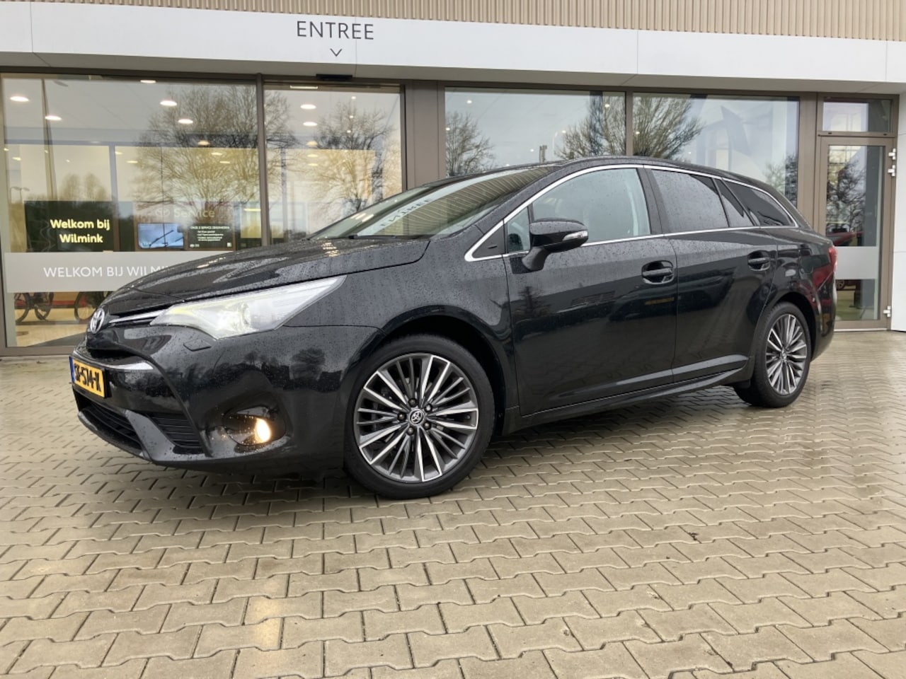 Toyota Avensis Touring Sports - 1.8 VVT-i Executive | Leder | Navigatie | Stoelverw - AutoWereld.nl