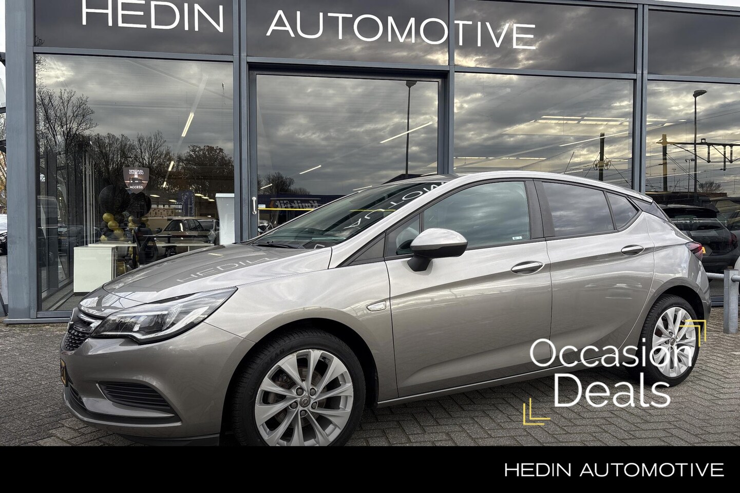 Opel Astra - 105 PK Online Edition | Navigatie via App | Trekhaak | Cruise Control | Apple Carplay/Andr - AutoWereld.nl
