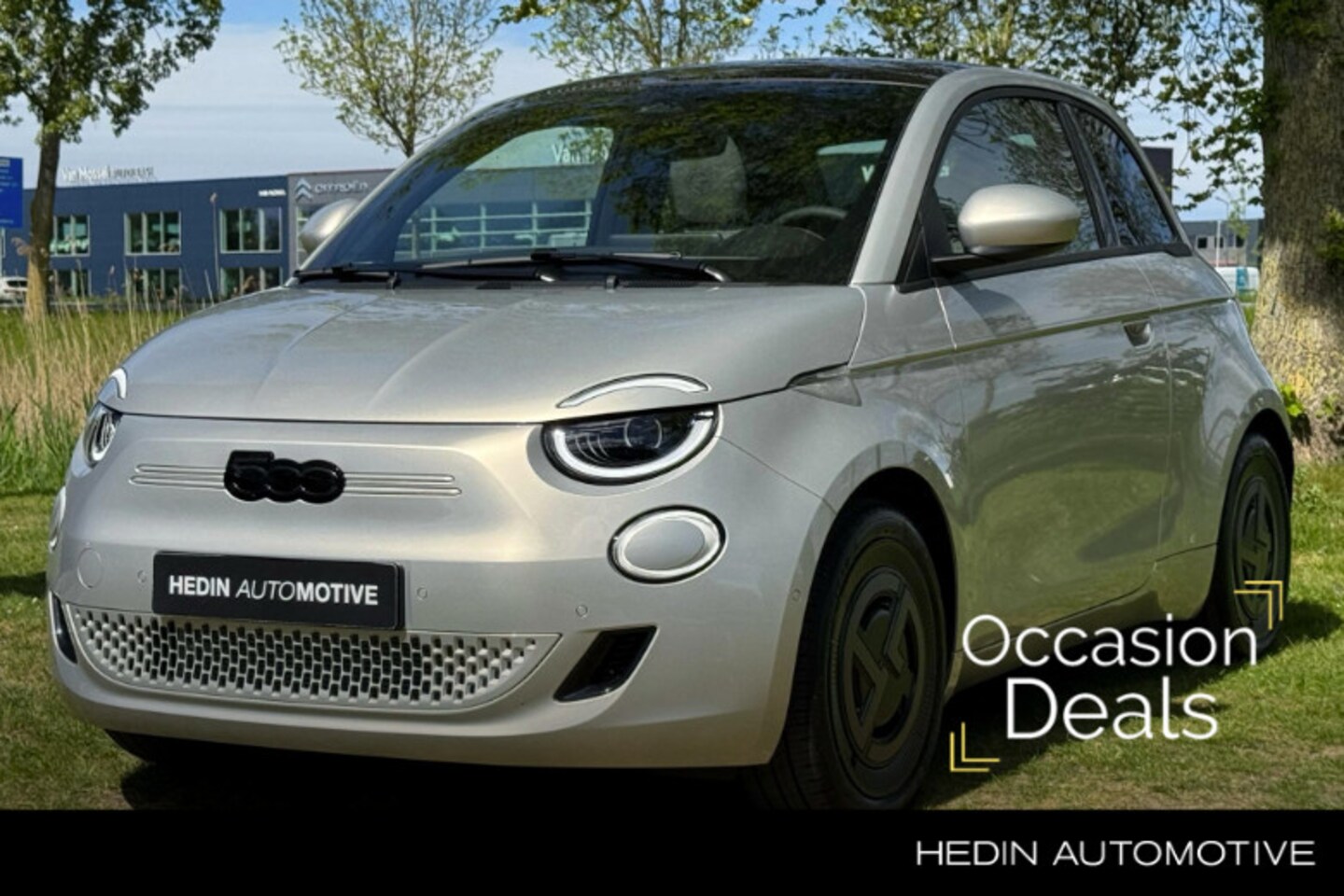 Fiat 500 - Giorgio Armani Edition 42 kWh Airco | JBL Sound | stoelverwarming | LM velgen EA | Draadlo - AutoWereld.nl