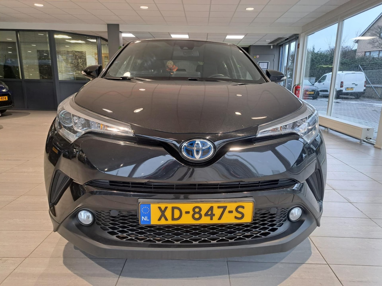 Toyota C-HR - 1.8 Hybrid Dynamic / navigatie / camera - AutoWereld.nl
