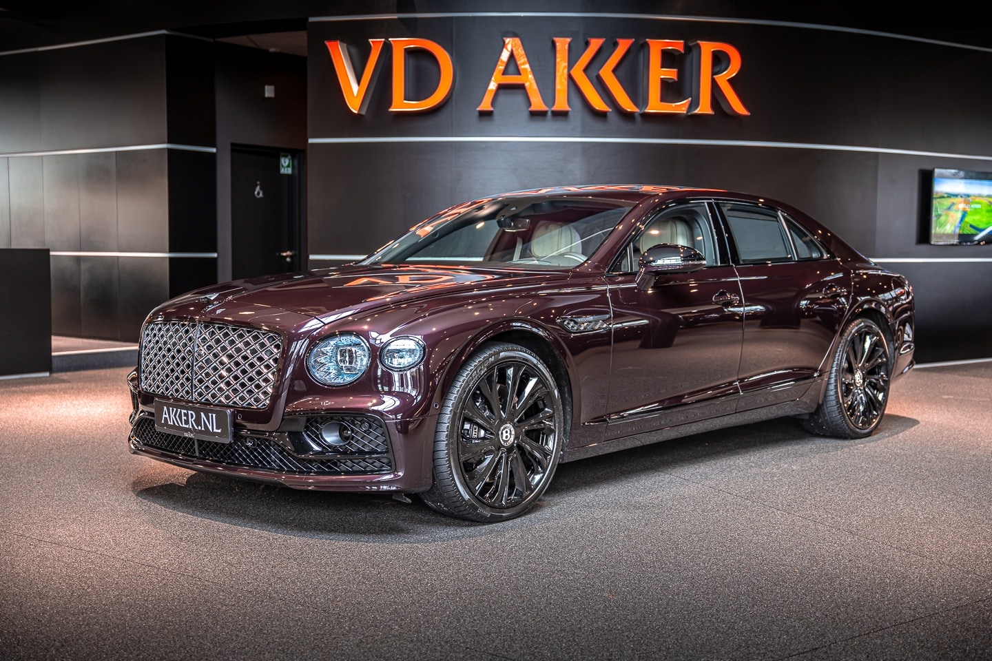 Bentley Flying Spur - Hybrid Mulliner | Blackline | 4 Seat | NAIM | 4x Massage | Rot. Display - AutoWereld.nl