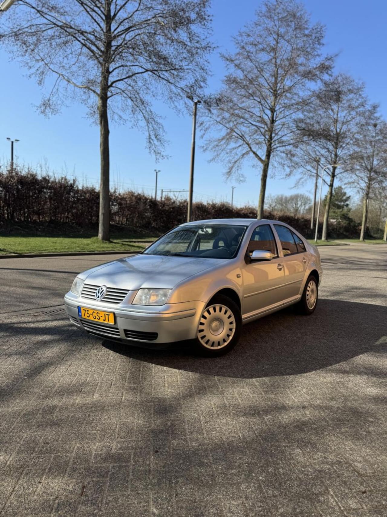 Volkswagen Bora - 1.6-16V AIRCO NIEUWE APK - AutoWereld.nl