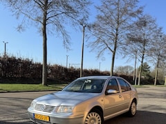 Volkswagen Bora - 1.6-16V AIRCO NIEUWE APK