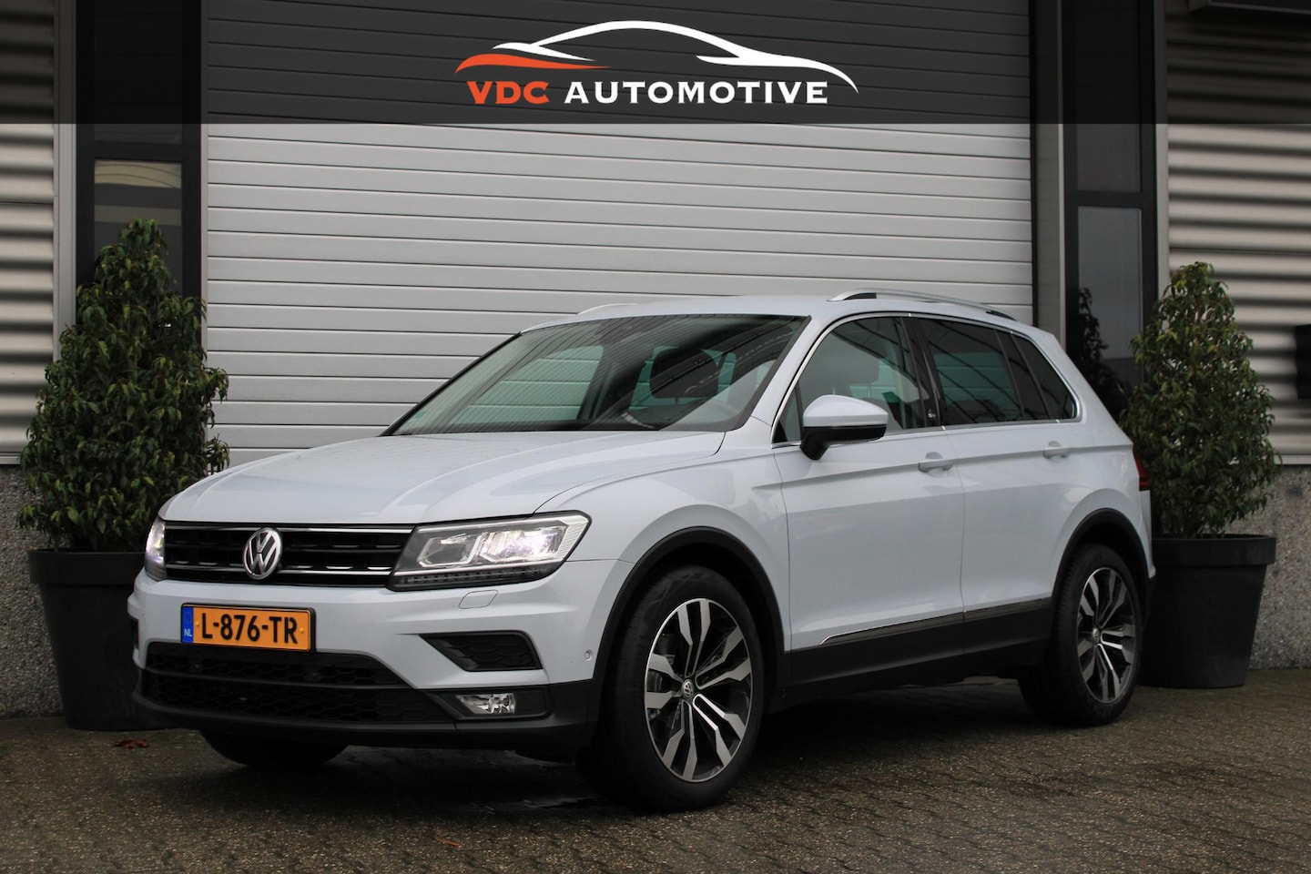 Volkswagen Tiguan - 1.4 TSI Highline Trekhaak | Camera | ACC | Keyless | Virtual Cockpit | White Silver | LED - AutoWereld.nl