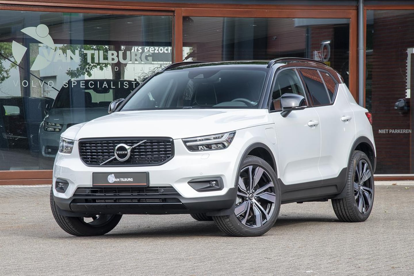 Volvo XC40 - 1.5 T5 RECHARGE R-DESIGN / TREKHAAK / LAGE KMST - AutoWereld.nl