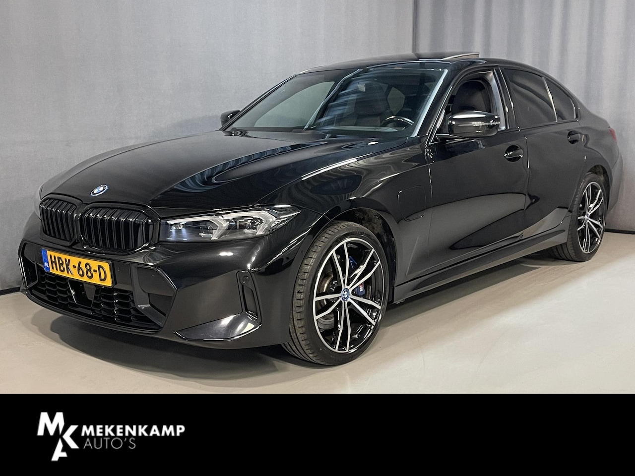 BMW 3-serie - 330e xDrive M Sport Pro 19"/Lederen M-zetels + memory/Schuif - kanteldak/Adaptieve cruise/ - AutoWereld.nl