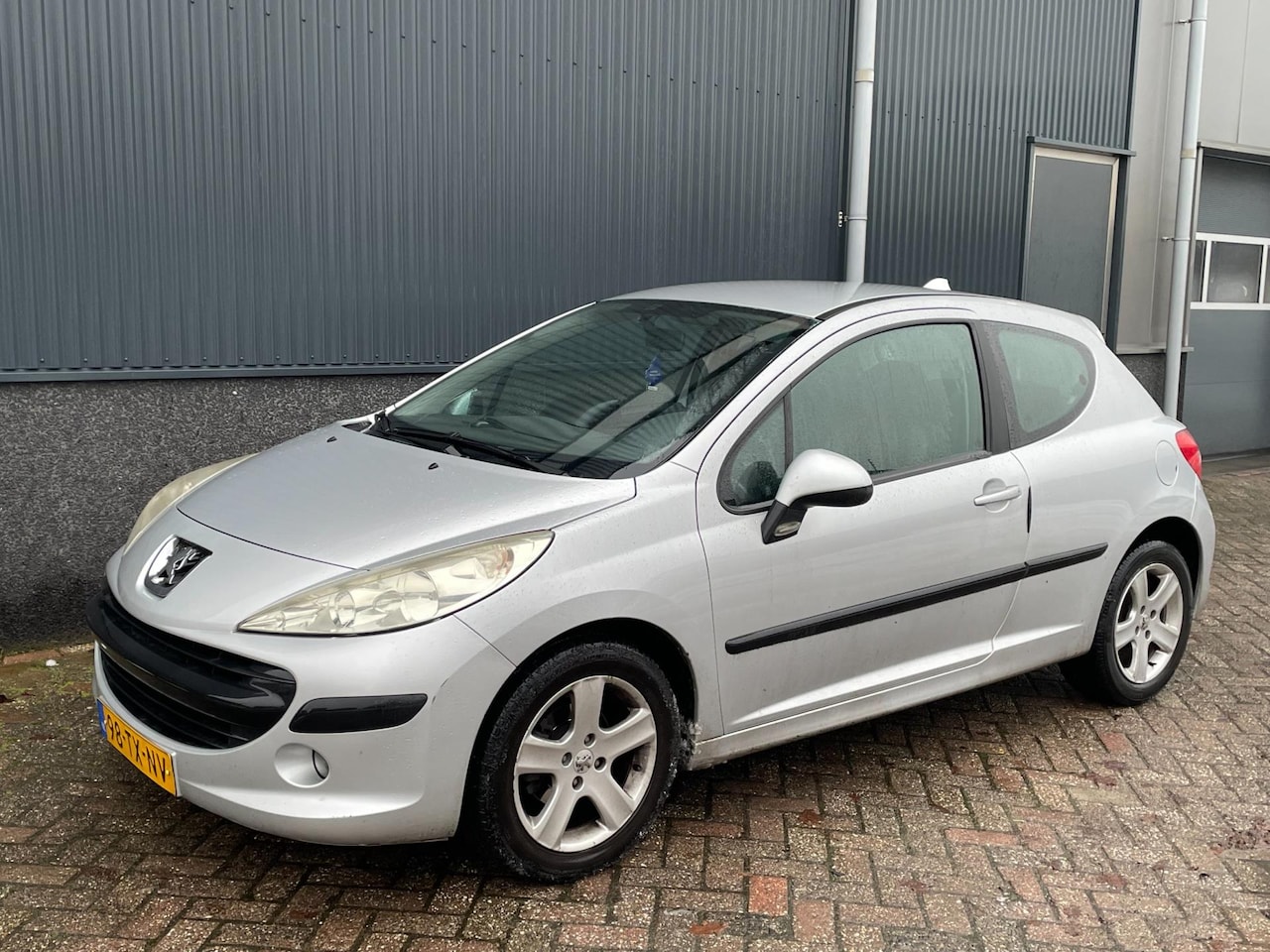 Peugeot 207 - 1.4 AIRCO-CAMERA-CARPLAY-RIJDT GOED-APK 1-2027!! - AutoWereld.nl