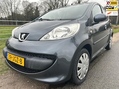 Peugeot 107 - 1.0-12V XS 4 nieuwe banden airco