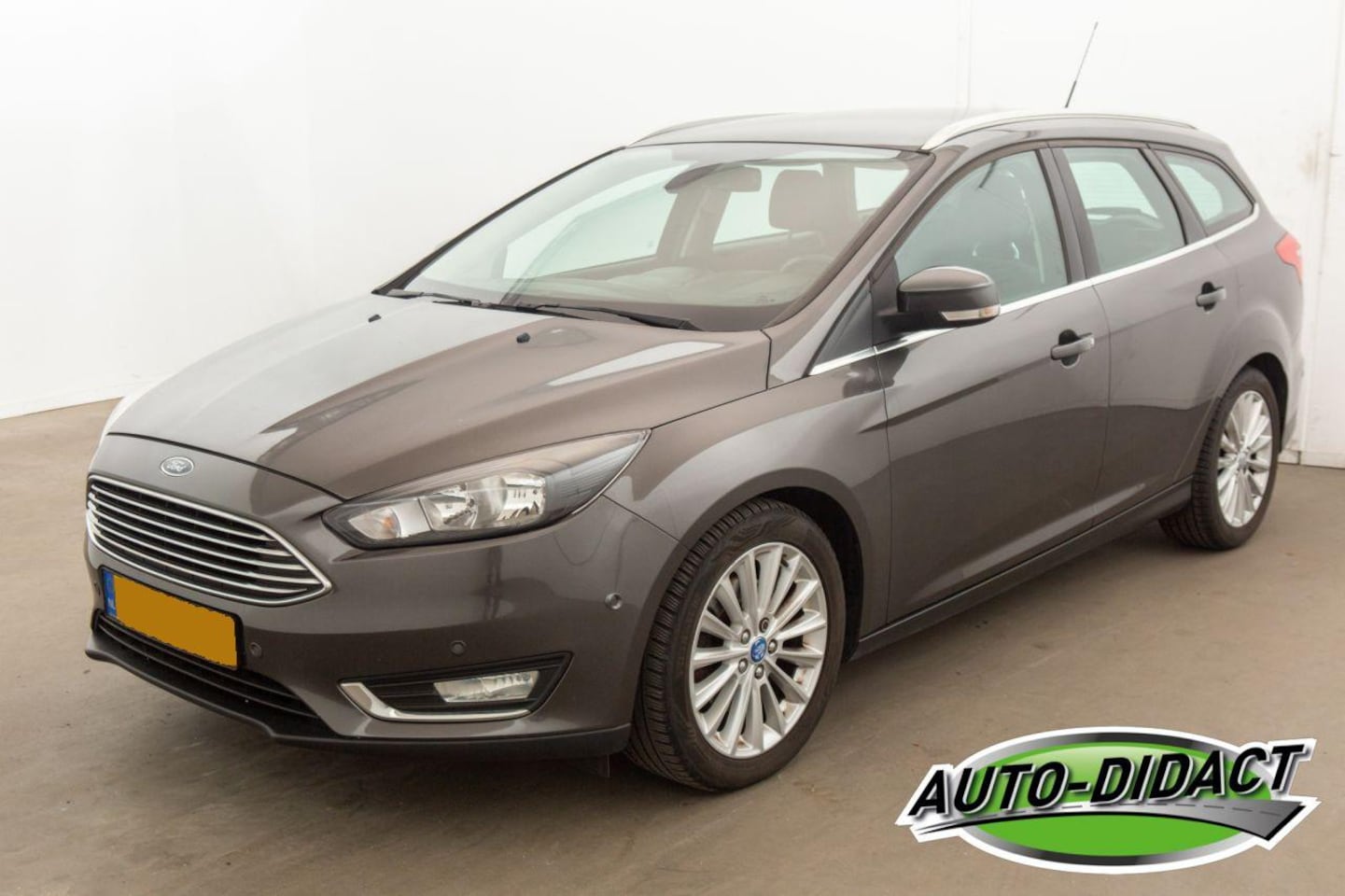 Ford Focus - 1.5 Clima Navi Titanium Edition - AutoWereld.nl