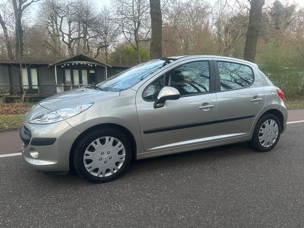 Peugeot 207 - 1.6 VTi XT AUTOMAAT PANORAMADAK N.A.P - AutoWereld.nl