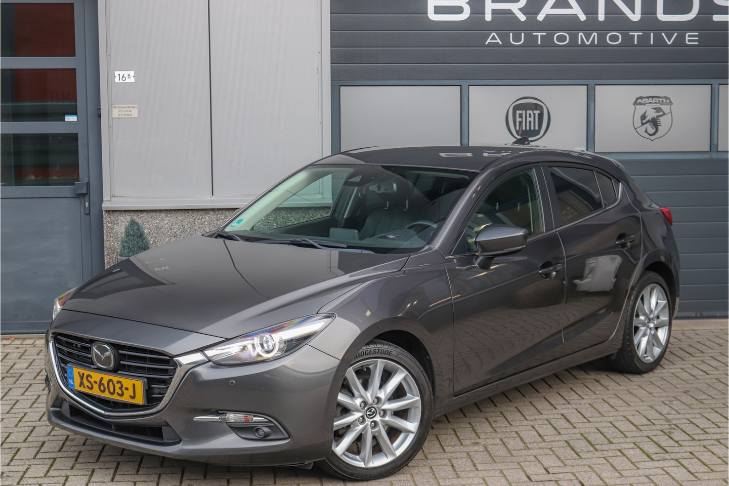 Mazda 3 - 2.0 SkyActiv GT-M Full option AUT Uniek - AutoWereld.nl