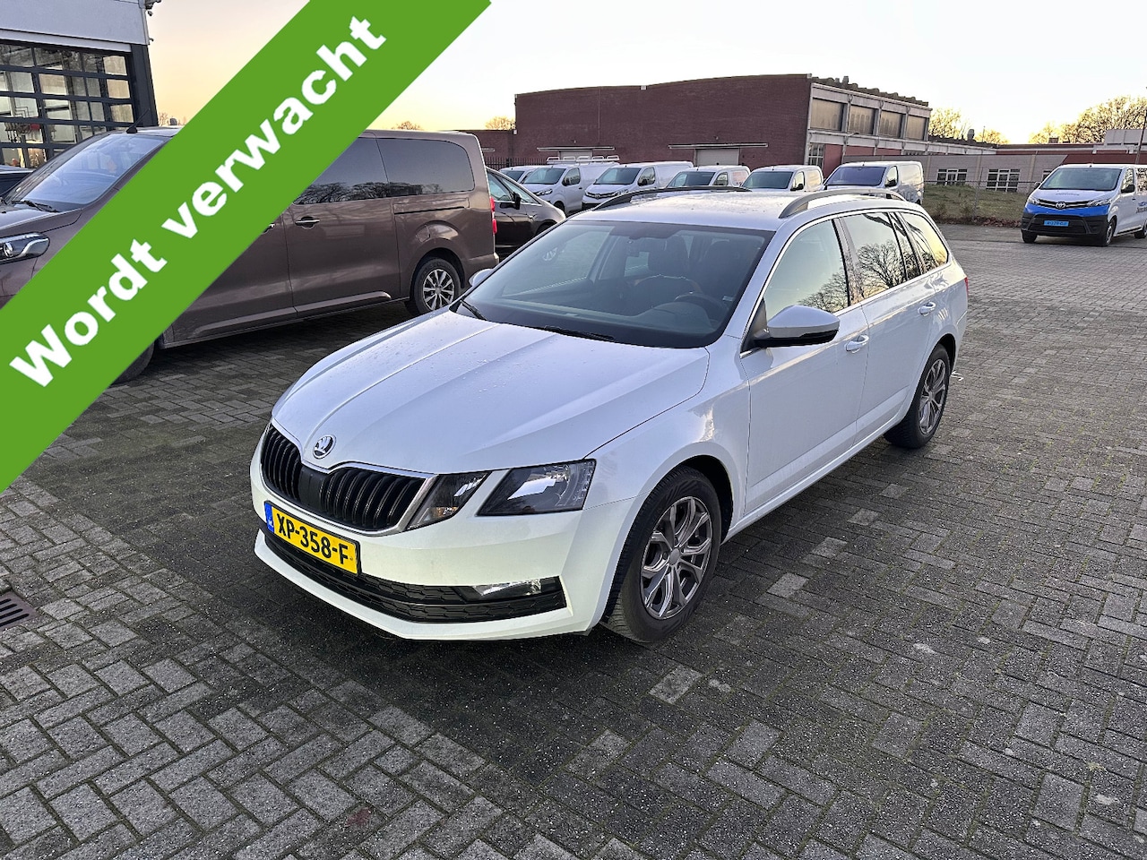 Skoda Octavia Combi - 1.0 TSI Greentech Ambition Business Navi/PDC/ECC/Cruise/DLR.ONDERHOUDEN! - AutoWereld.nl