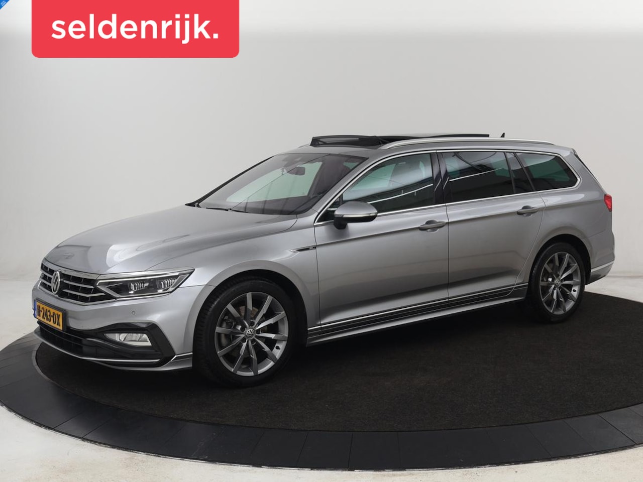 Volkswagen Passat Variant - 1.5 TSI R Line | Panoramadak | Nappaleder | Stoelverwarming | Massage | Memory | Camera | - AutoWereld.nl