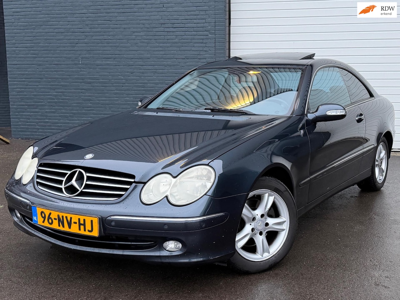 Mercedes-Benz CLK-klasse Coupé - 240 Avantgarde SCHUIFDAK/AUTO/LEDER/6CILLINDER/CRUISE - AutoWereld.nl
