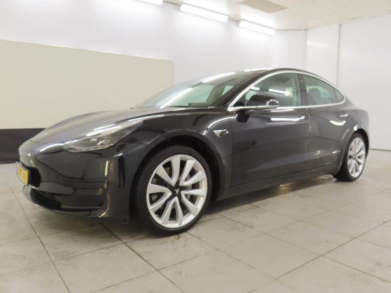 Tesla Model 3 - Standard RWD Plus 90% SoH [ LFP ACCU+19'' LMV+AUTOPILOT+60 kWh+PREMIUM AUDIO ] - AutoWereld.nl