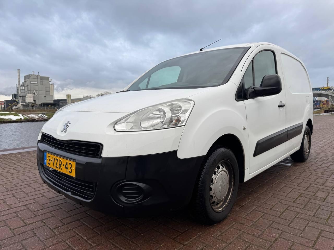 Peugeot Partner - 120 1.6 HDI /Zijschuifdeur/Trekhaak/Nieuwe APK - AutoWereld.nl
