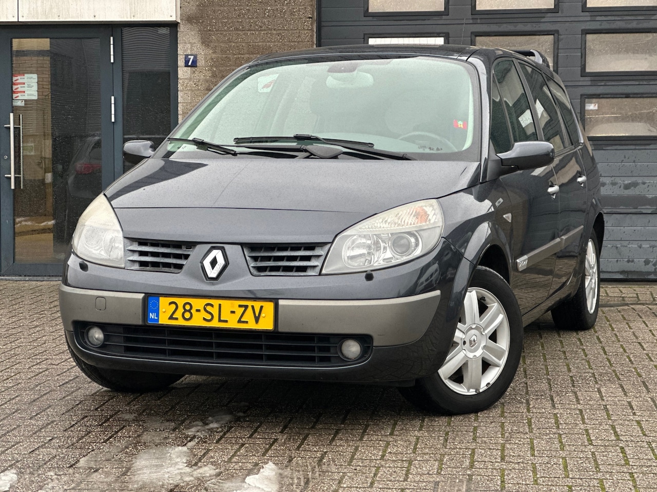 Renault Grand Scénic - 2.0-16V Privilège Luxe / Pano Dak / Xenon / Leer / 7 Persoons / Clima / Cruise Control - AutoWereld.nl