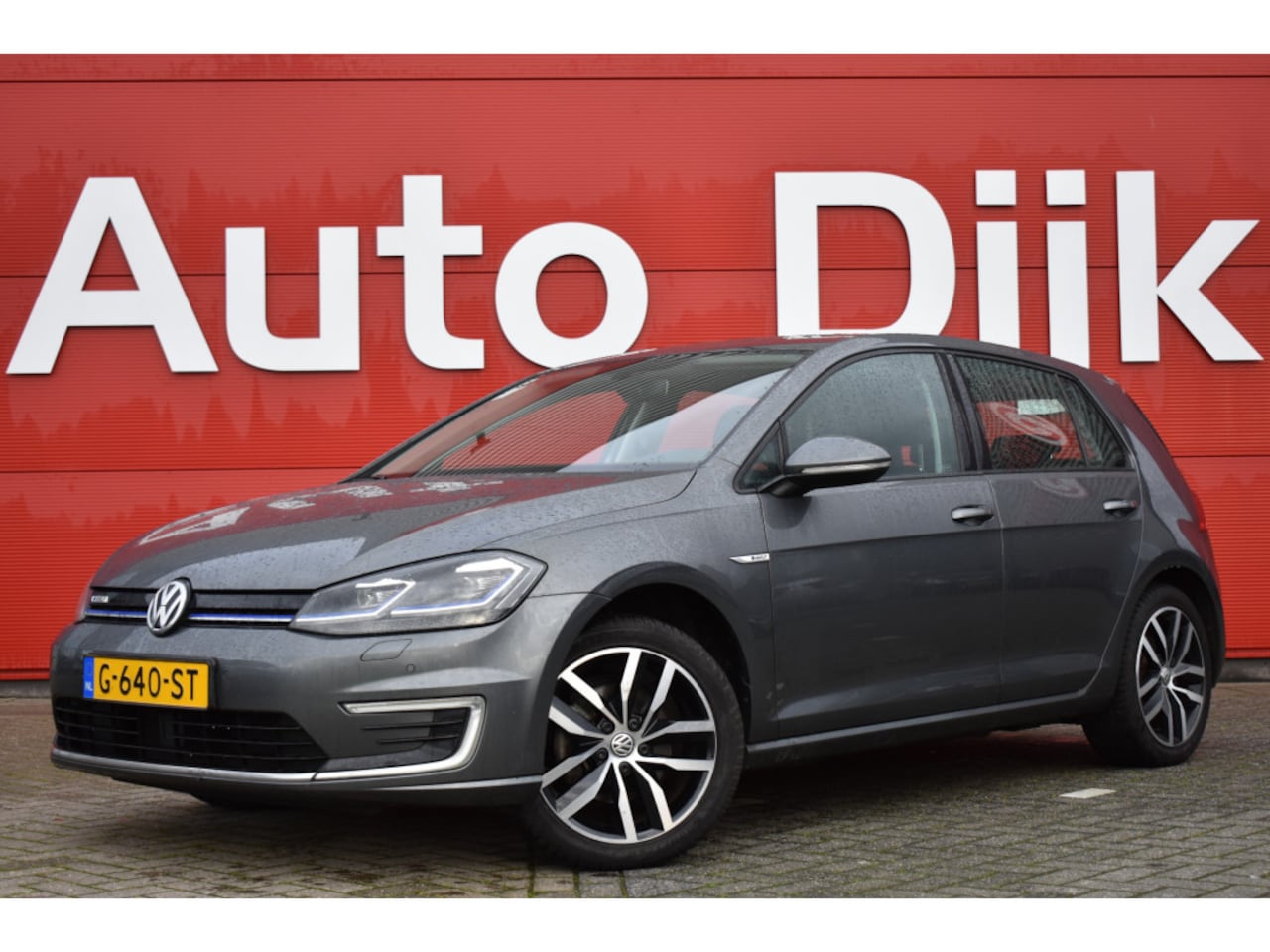 Volkswagen e-Golf - E-DITION LED | Virtual Cockpit | Camera | Adapt. Cruise | Warmtepomp | Keyless | Navi | Cl - AutoWereld.nl