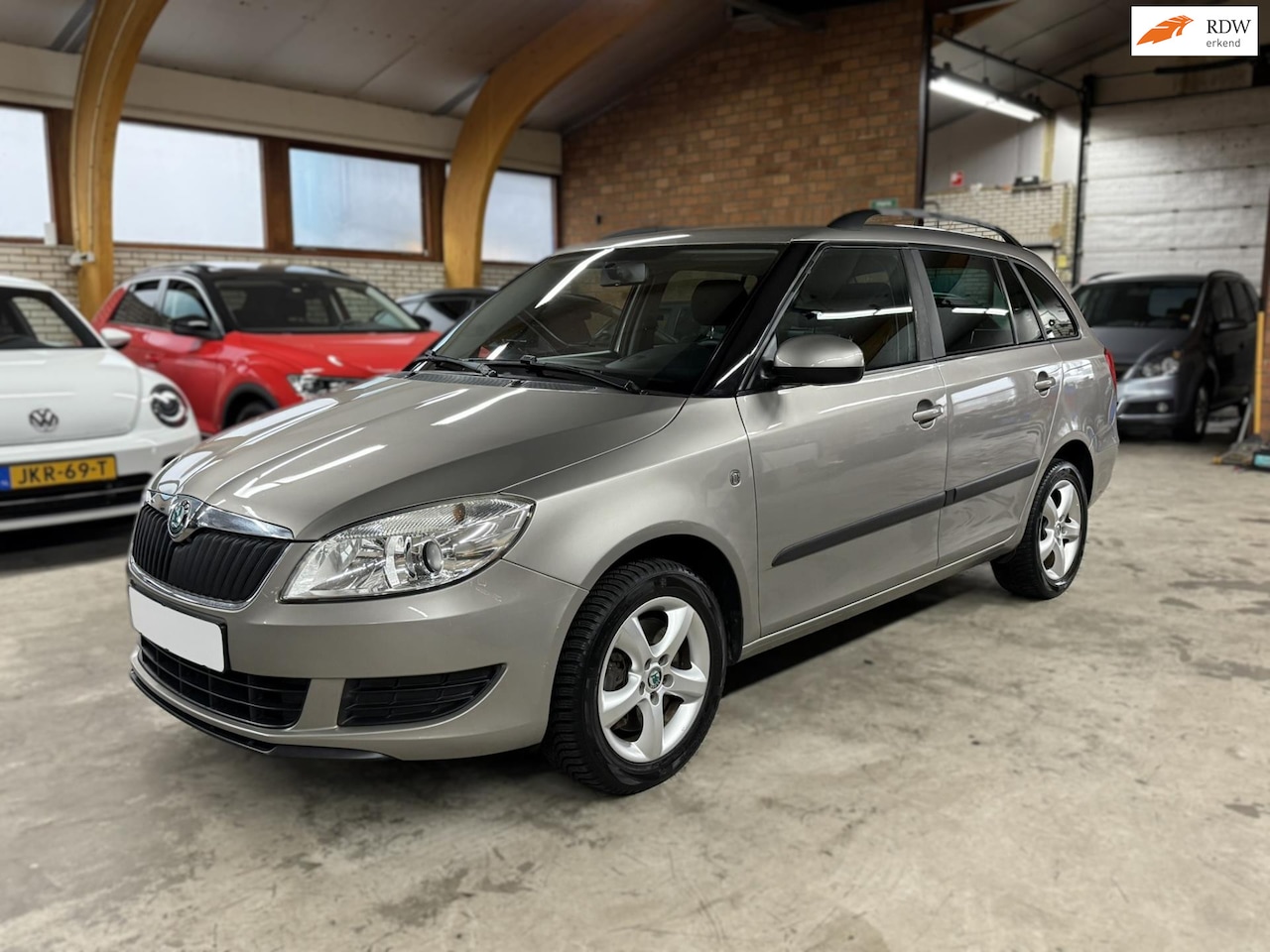 Skoda Fabia Combi - 1.2 TSI Elegance Cruise Stoelverwarming Bluetooth - AutoWereld.nl