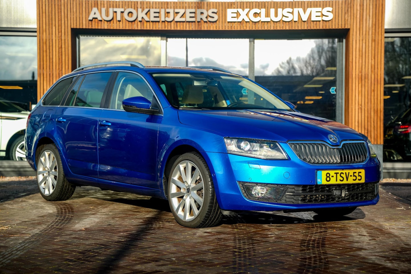 Skoda Octavia Combi - 1.4 TSI Greentech Elegance Businessline Leer Alcantara Navi PDC ACC Keyless LED Xenon - AutoWereld.nl