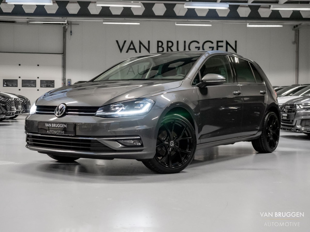Volkswagen Golf - 1.0 TSI Highline Virtual NAP 18" CarPlay ACC 1-Eigenaar - AutoWereld.nl