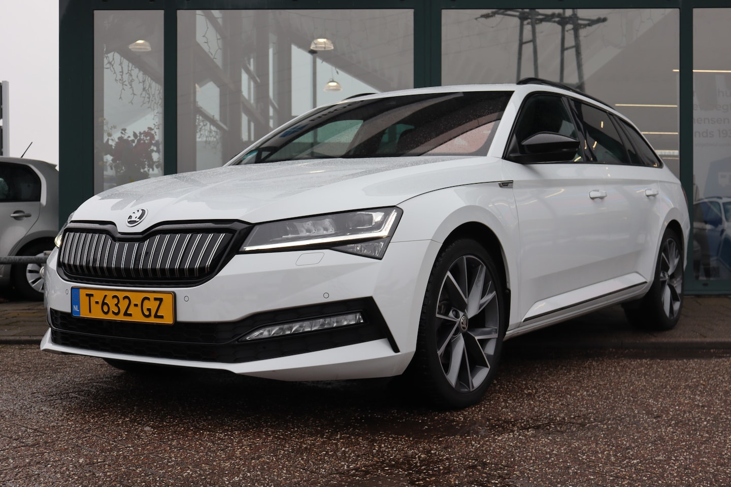 Skoda Superb Combi - 218PK 1.4 TSI iV Sportline Business | Achterbank verwarmd | Dodehoek detectie | Elektrisch - AutoWereld.nl