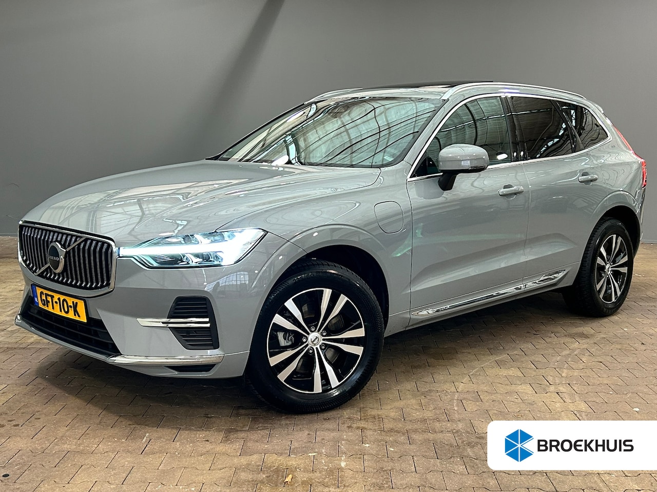 Volvo XC60 - 2.0 T6 Plug-in hybrid AWD Essential Edition Bright | Lederen bekleding | Adaptieve Cruise - AutoWereld.nl
