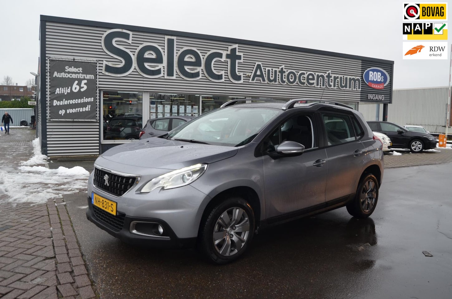 Peugeot 2008 - 1.2 PureTech Blue Lion|1E EIGNR.|DEALER ONDRH.|NIEUWE DISTR.|110PK|CARPLAY|SENSOREN|PANODA - AutoWereld.nl
