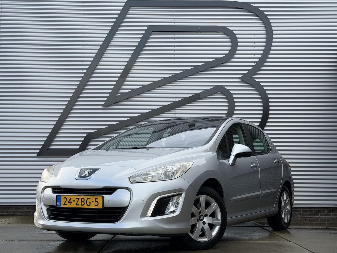 Peugeot 308 - 1.6 VTi Active 1e Eigenaar,Navi,Pano,Trekhaak,PDC V+A,Clima,Cruise,N.A.P,APK tot 11-2026 - AutoWereld.nl